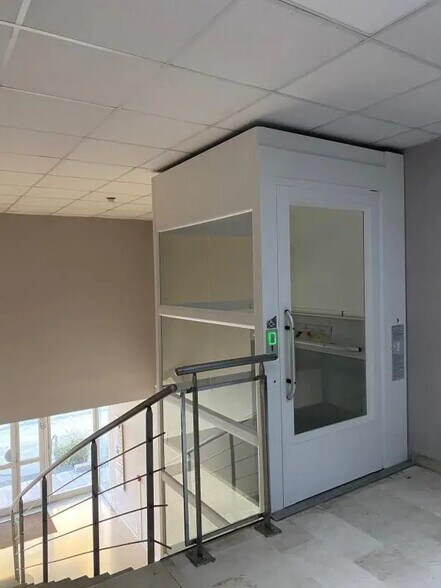 Office in Lattes for lease - Interior Photo - Image 2 of 7