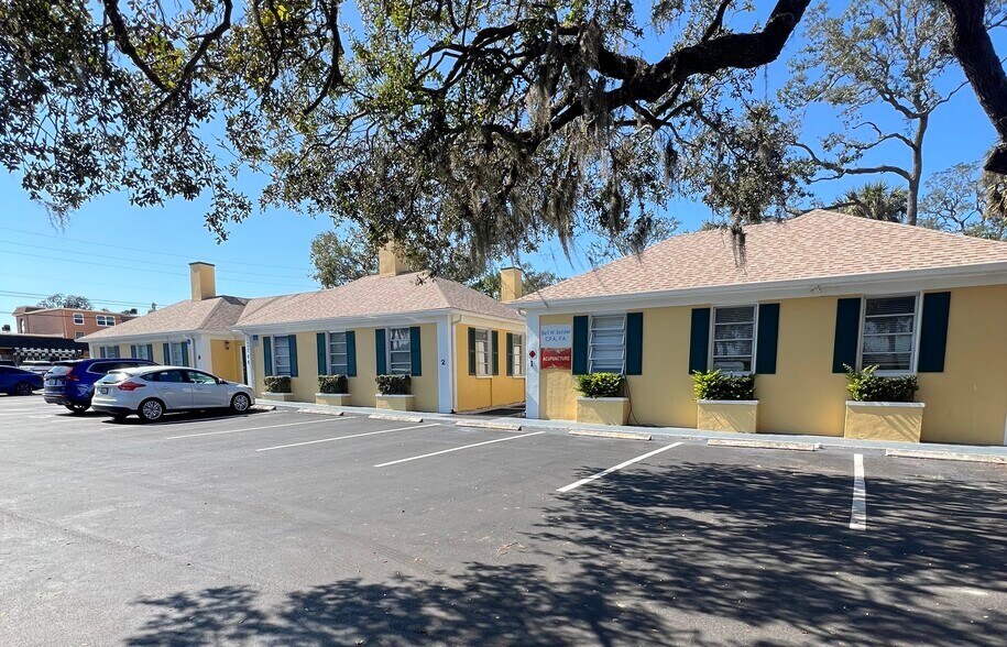 12800 Indian Rocks Rd, Largo, FL for lease - Building Photo - Image 1 of 3