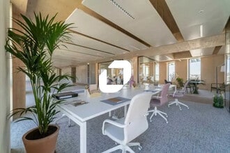 Office in Saint-Denis for lease Interior Photo- Image 1 of 1