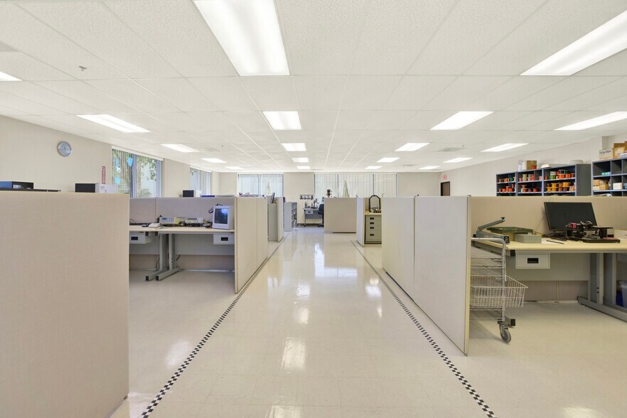 6213 El Camino Real, Carlsbad, CA à louer - Photo du bâtiment - Image 3 de 7