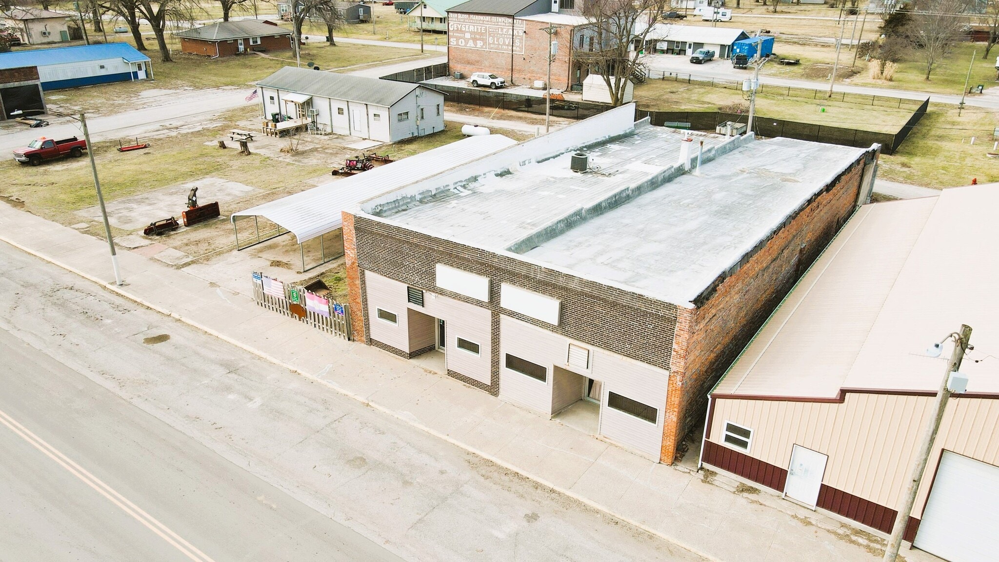 615 N Cedar St, Queen City, MO for sale Primary Photo- Image 1 of 24