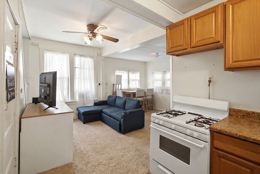 275 Laurence Pky, South Amboy, NJ à vendre - Photo du bâtiment - Image 3 de 24