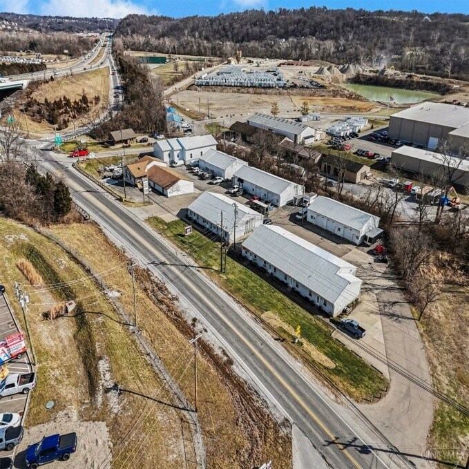 State Route 128 portefeuille de 7 propriétés à vendre sur LoopNet.ca Photo du bâtiment- Image 1 de 10