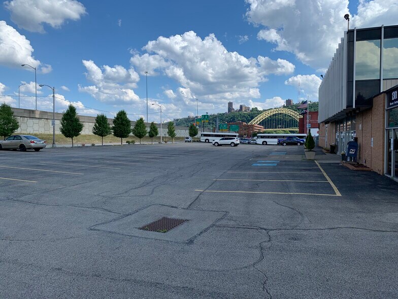 1301 Beaver Ave, Pittsburgh, PA à louer - Photo du bâtiment - Image 3 de 7