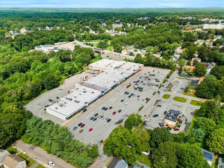 219 S Main St, Attleboro, MA à louer - Photo du bâtiment - Image 2 de 8