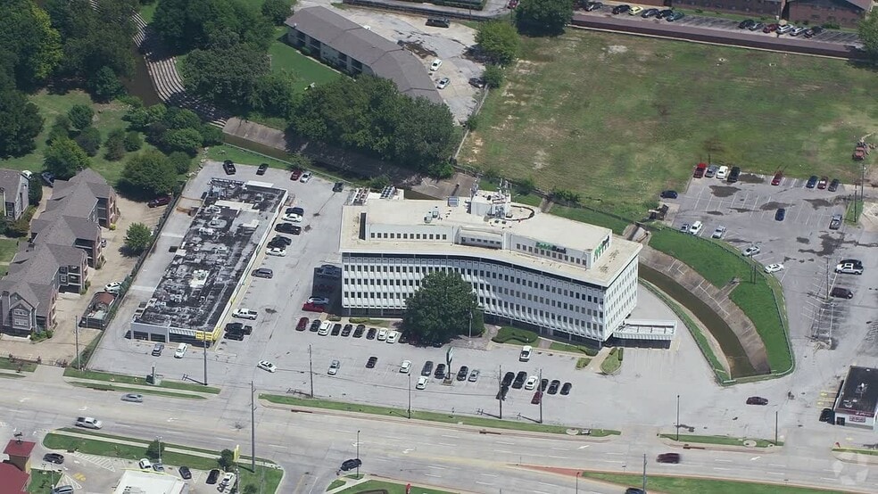 4775 S Harvard Ave, Tulsa, OK à louer - Vidéo aérienne - Image 2 de 9