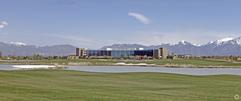 2500 LakePark Blvd, West Valley, UT à louer - Photo du bâtiment - Image 3 de 29