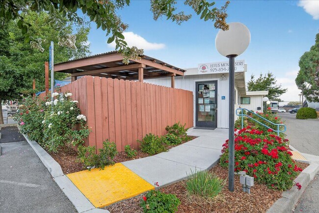 Plus de détails pour 2120 Omega Rd, San Ramon, CA - Commerce de détail à vendre