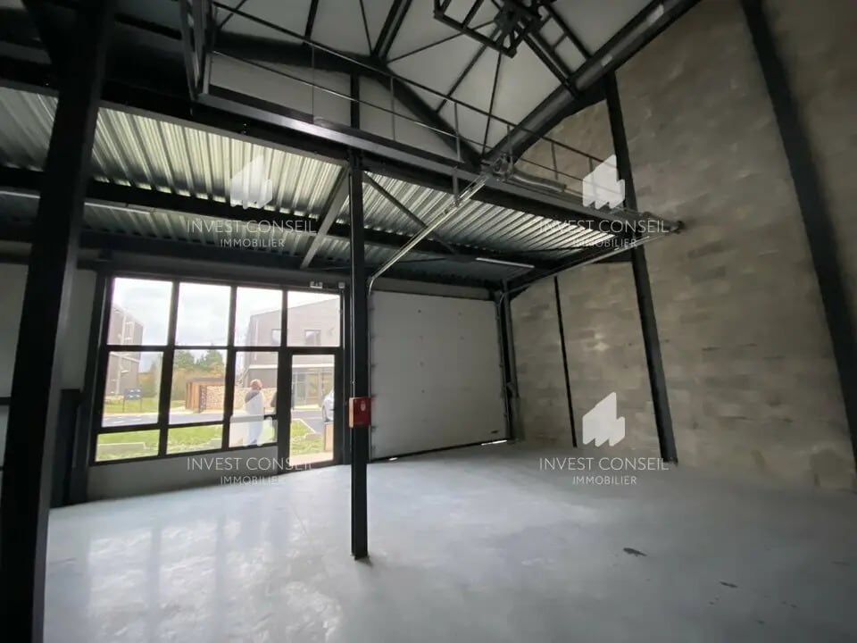 Flex in Groslay for lease Building Photo- Image 1 of 10