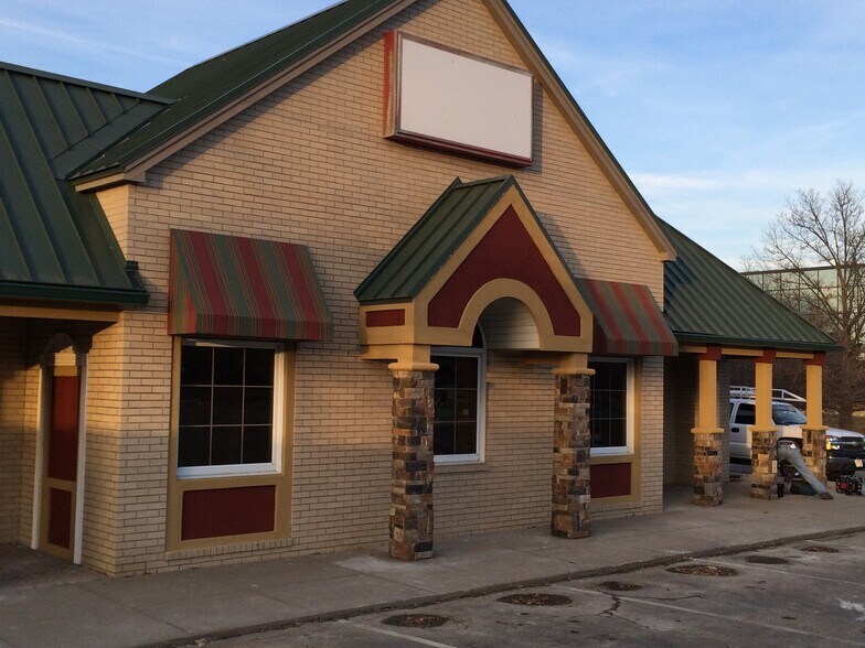 4229 Frederick Ave, Saint Joseph, MO à vendre - Photo du bâtiment - Image 3 de 25