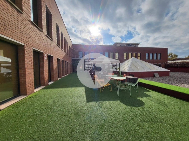 Office in Barcelona, Barcelona for lease - Building Photo - Image 3 of 6