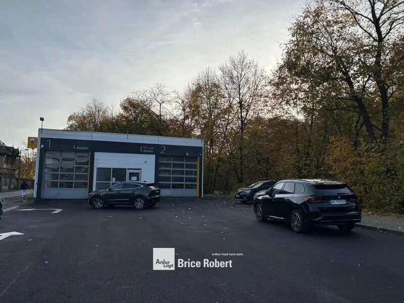 Retail in Sainte-Foy-lès-Lyon for lease Primary Photo- Image 1 of 7