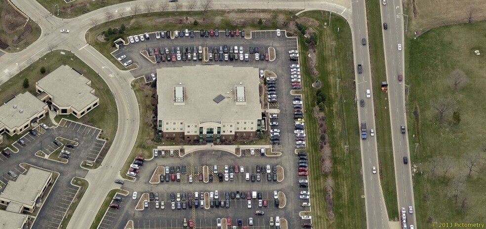 1710 N Randall Rd, Elgin, IL à louer - Photo du bâtiment - Image 2 de 9