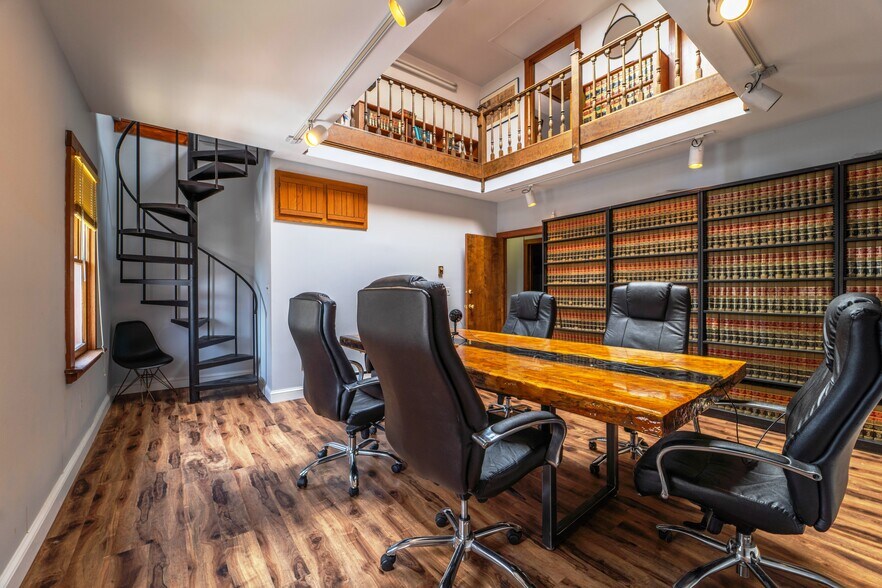 610 Charlotte St, Utica, NY à vendre - Photo du bâtiment - Image 2 de 22