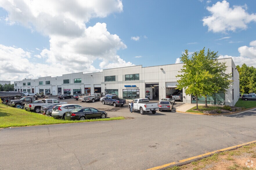 23571 Pebble Run Pl, Sterling, VA à louer - Photo principale - Image 1 de 2