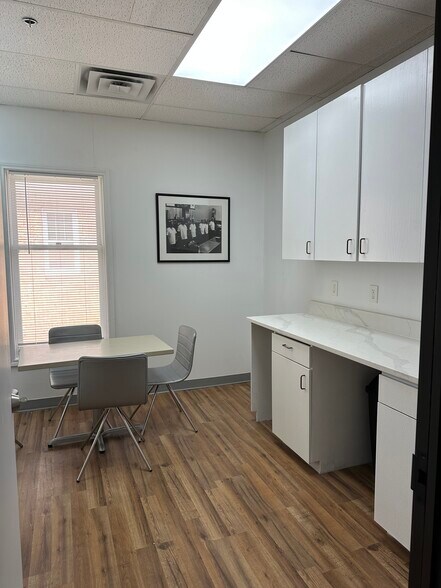 17768 Preston Rd, Dallas, TX à vendre - Photo du bâtiment - Image 3 de 8