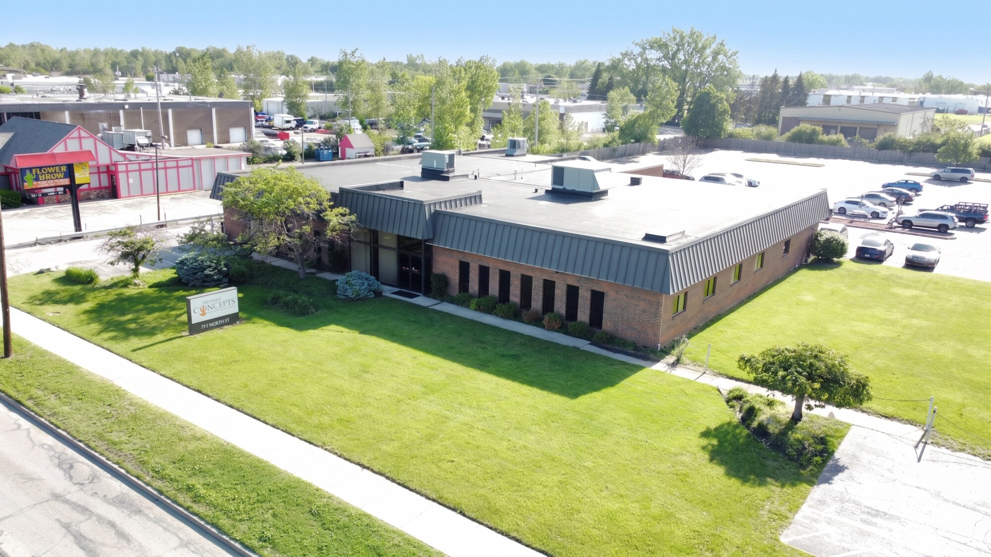 111 S Byrne Rd, Toledo, OH à vendre Photo du bâtiment- Image 1 de 5