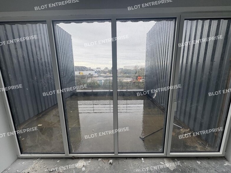 Flex in Brest for lease - Interior Photo - Image 1 of 6