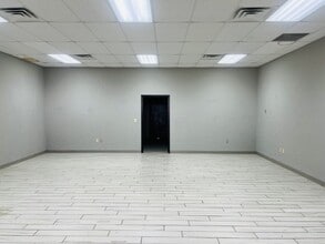 5301 N Towne Centre Dr, Ozark, MO for lease Building Photo- Image 2 of 5