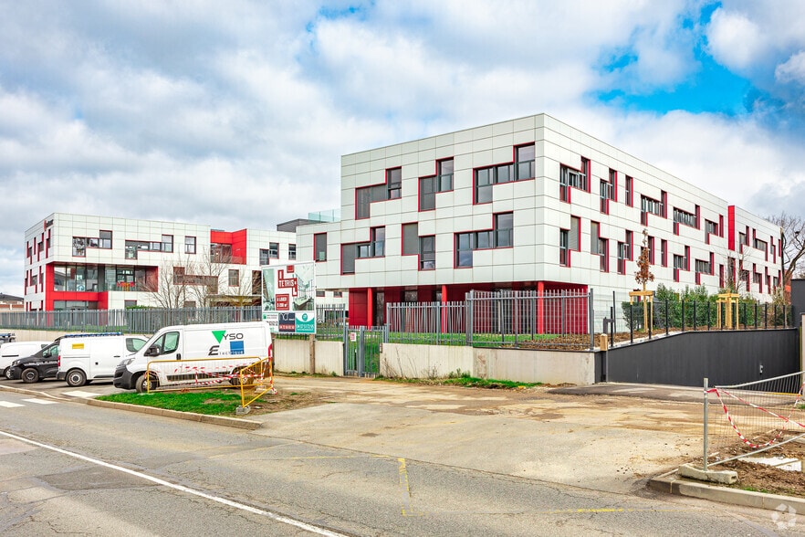 66 Chemin Du Moulin Carron, Dardilly for sale - Building Photo - Image 2 of 46