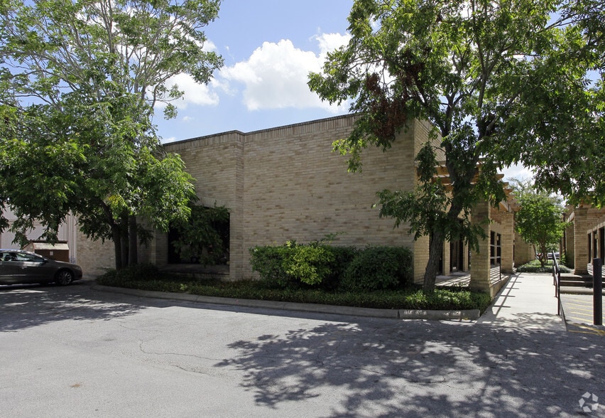 420 Water St, Kerrville, TX for lease - Building Photo - Image 2 of 3