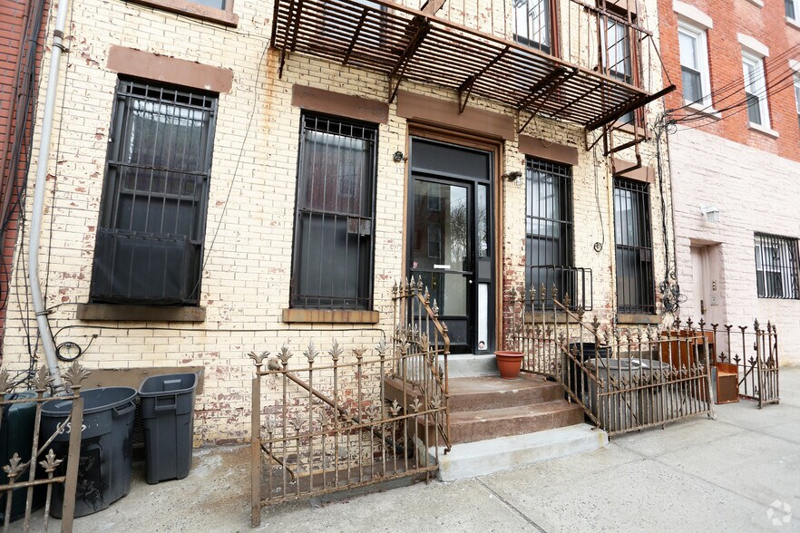 656 Henry St, Brooklyn, NY à vendre - Photo du bâtiment - Image 2 de 51