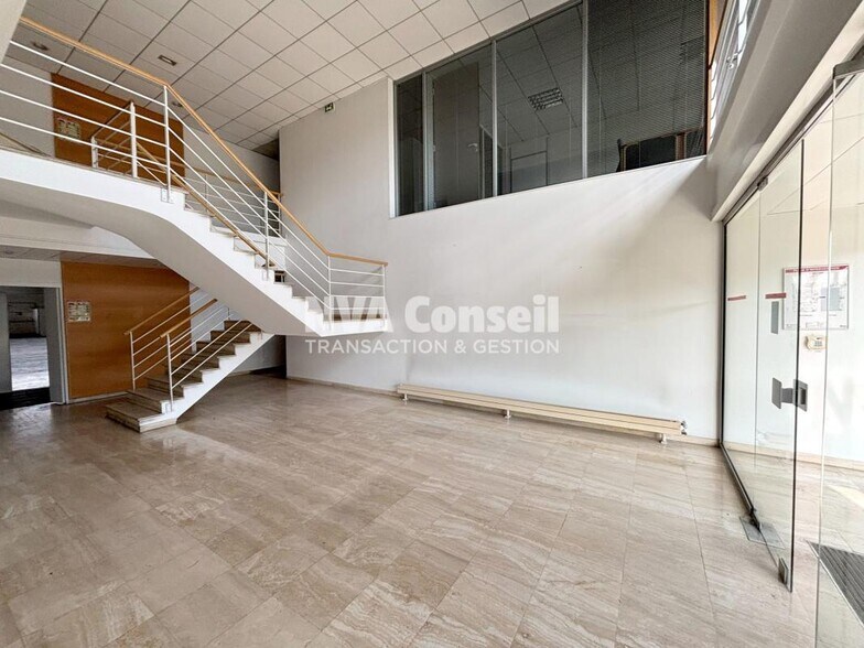 Industrial in SAINT-OUEN-L'AUMONE for lease - Lobby - Image 3 of 15
