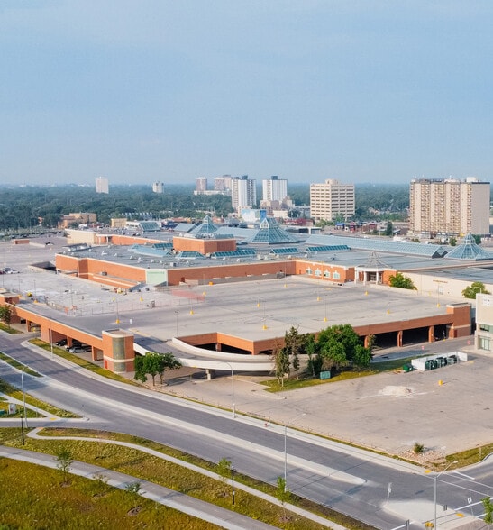 1661 Portage Av, Winnipeg, MB for lease - Building Photo - Image 3 of 15