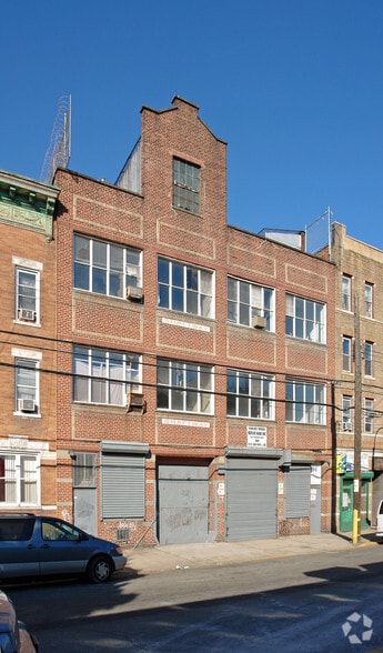 38-10 29 St, Long Island City, NY for lease - Primary Photo - Image 1 of 4