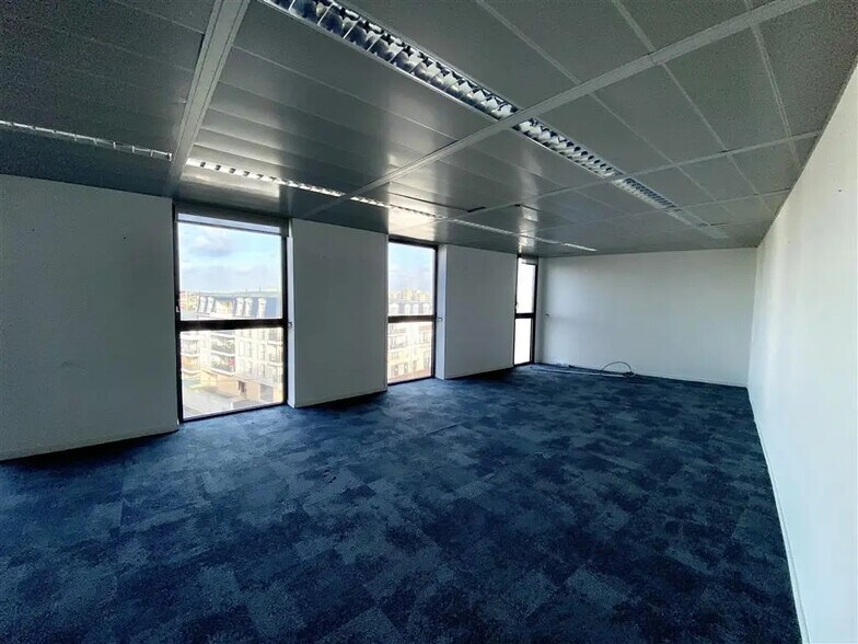 Office in Rueil-Malmaison for sale - Building Photo - Image 3 of 7