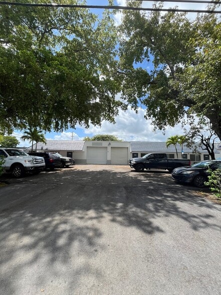 1052-1090 NW 53rd St, Fort Lauderdale, FL for lease - Building Photo - Image 2 of 8
