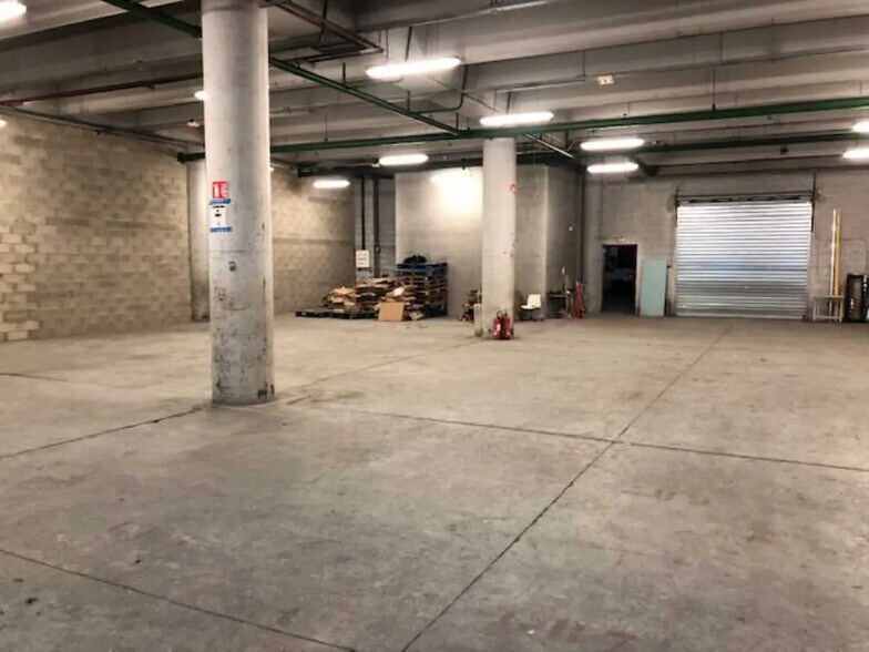 Flex in Bagnolet for lease - Interior Photo - Image 2 of 4