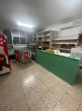 Plus de détails pour Multi-résidentiel à vendre