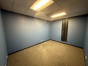 21620-21638 Lassen St, Chatsworth, CA for lease Interior Photo- Image 2 of 4