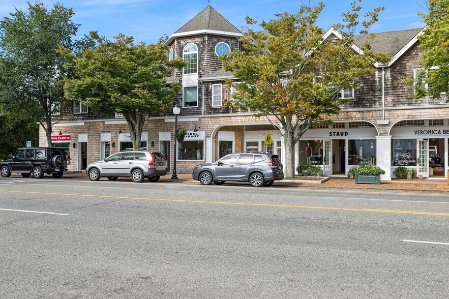 66 Newtown Ln, East Hampton, NY for lease - Building Photo - Image 1 of 9