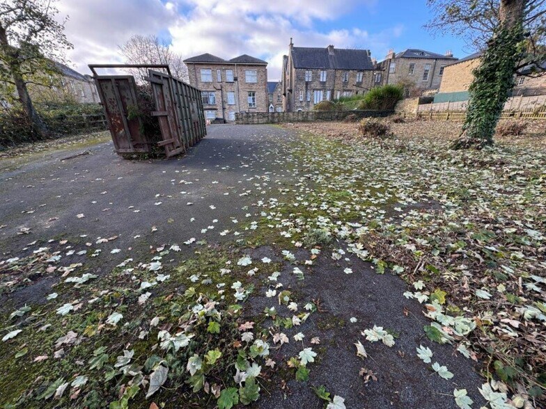 72-74 New North Rd, Huddersfield à vendre - Photo du bâtiment - Image 3 de 5