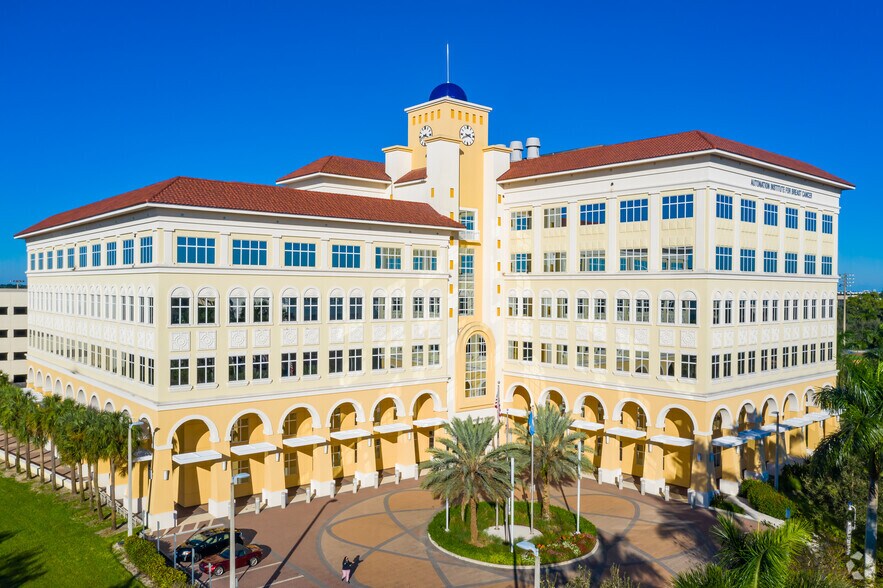 3300 S University Dr, Fort Lauderdale, FL à louer - Photo du bâtiment - Image 1 de 8