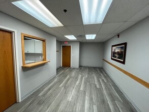 40 Dale Rd, Avon, CT à louer Photo intérieure- Image 2 de 8