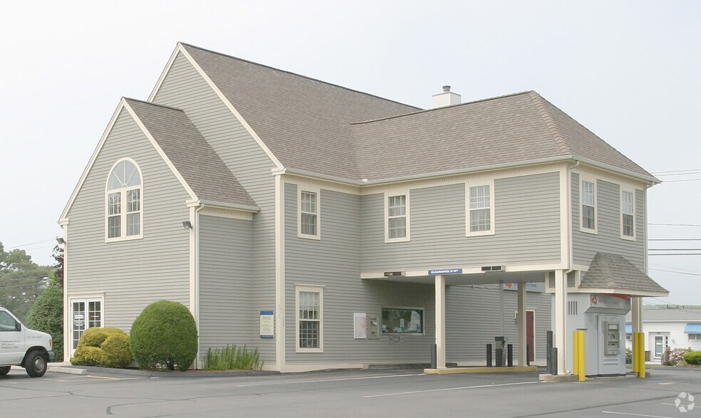 250 E Main St, Clinton, CT à vendre - Photo du bâtiment - Image 2 de 2