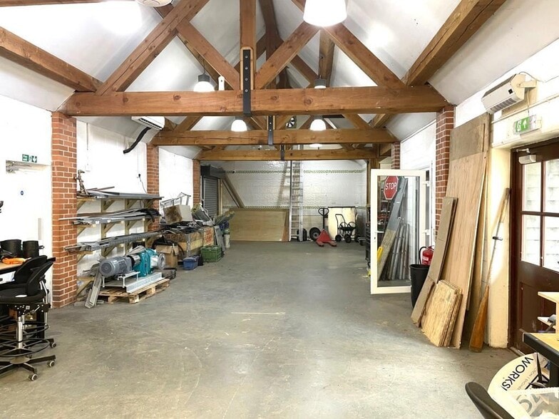 Sindlesham Rd, Reading for lease - Building Photo - Image 1 of 3