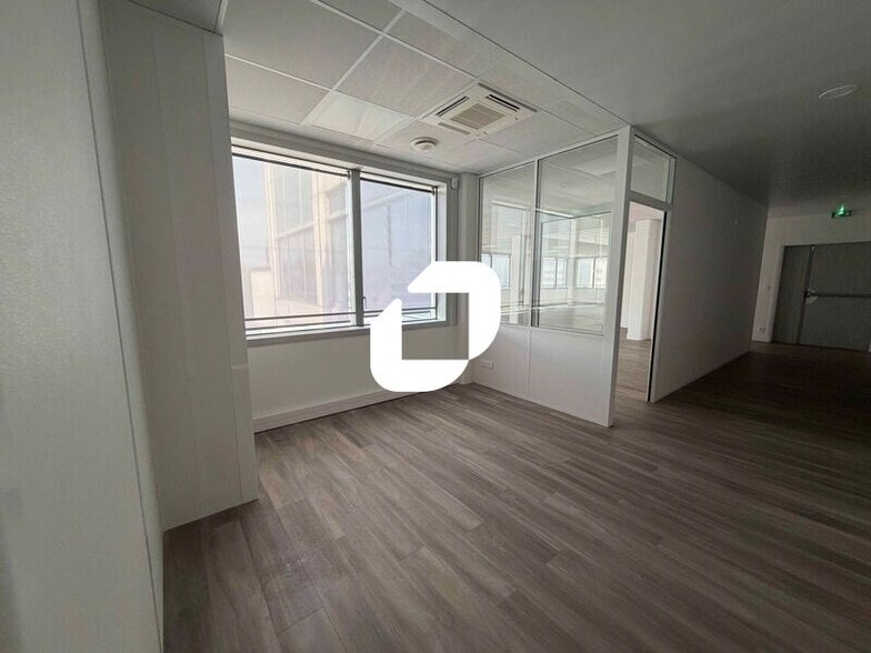 9 Allée Des Impressionnistes, Villepinte for lease - Interior Photo - Image 2 of 11