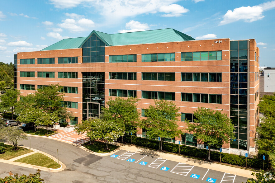 13454 Sunrise Valley Dr, Herndon, VA for lease - Building Photo - Image 1 of 5