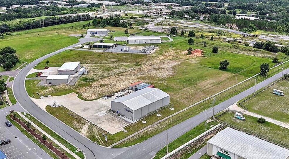 1721 Leesburg Commons Ct, Leesburg, FL à vendre - Photo du bâtiment - Image 3 de 11