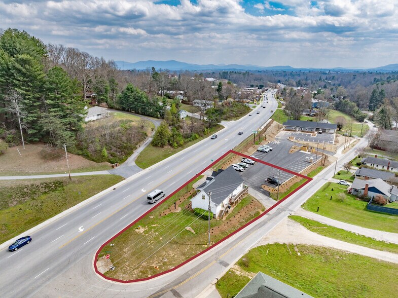396 New Leicester Hwy, Asheville, NC à vendre - Photo du bâtiment - Image 2 de 20