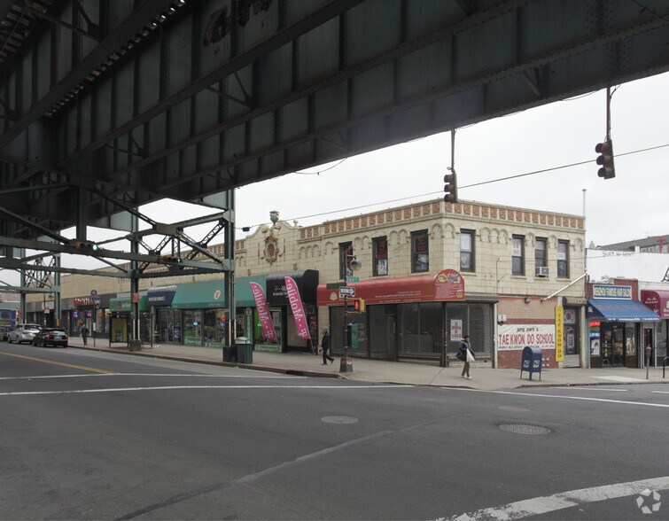 6327 Roosevelt Ave, Woodside, NY à louer - Photo principale - Image 1 de 10