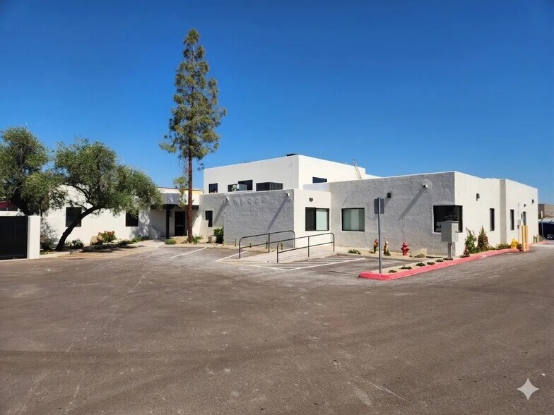 736 N Country Club Dr, Mesa, AZ à louer - Photo du bâtiment - Image 2 de 8