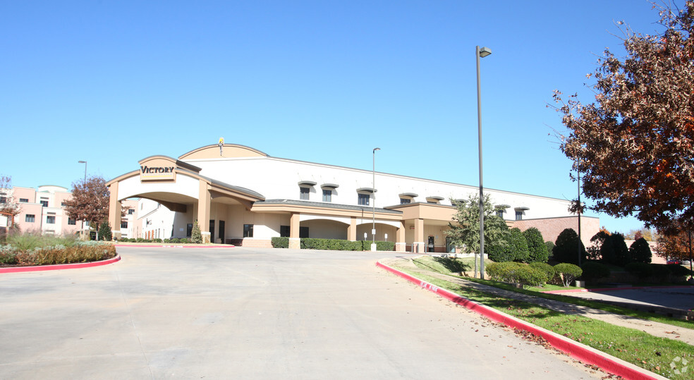 1612 Hurst Town Center Dr, Hurst, TX for sale - Building Photo - Image 1 of 18