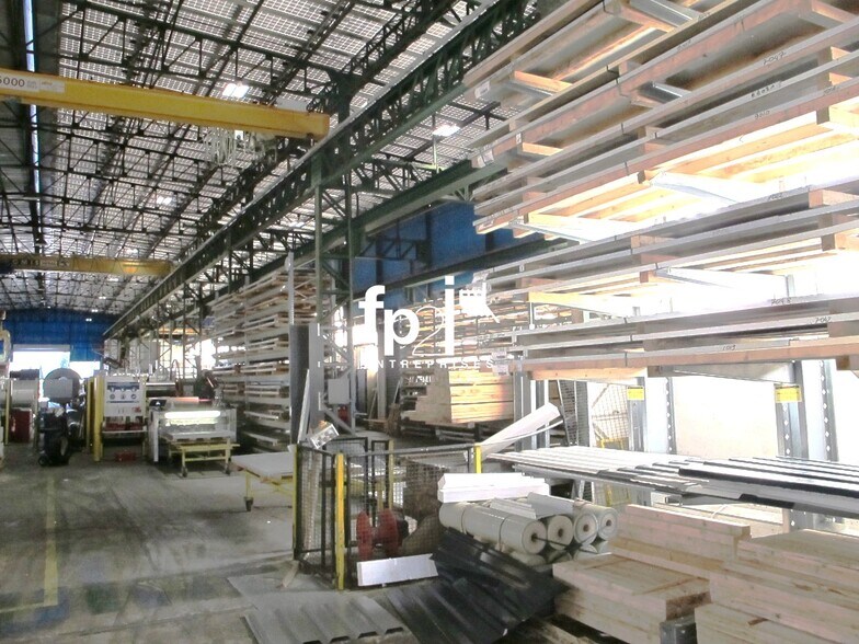 Industrial in Sorgues for lease - Building Photo - Image 3 of 6