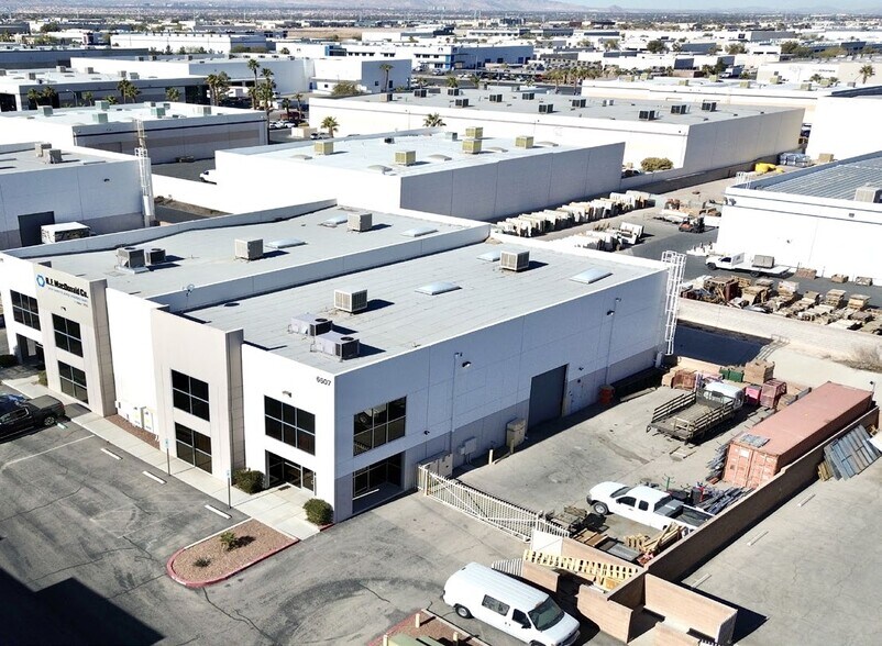 6607 Schuster St, Las Vegas, NV à louer - Photo du bâtiment - Image 2 de 6