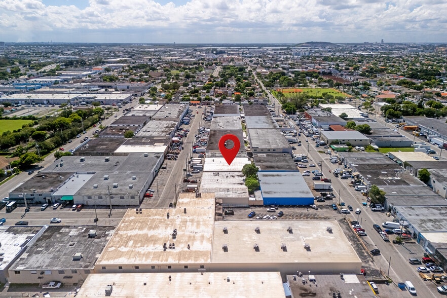 683 W 26th St, Hialeah, FL for sale - Building Photo - Image 3 of 29